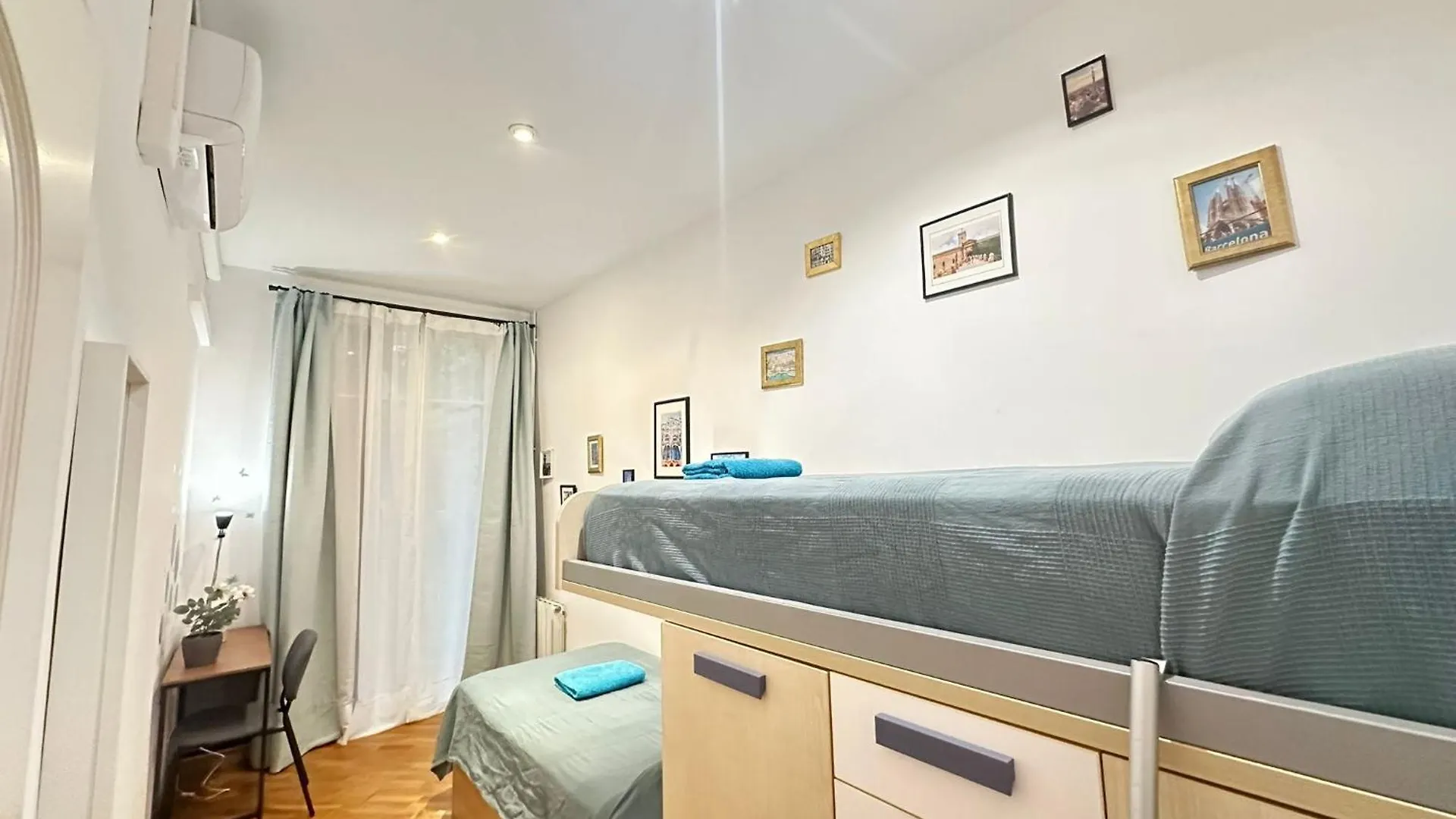 Alojamiento En Calabria Barcelona Bed & Breakfast